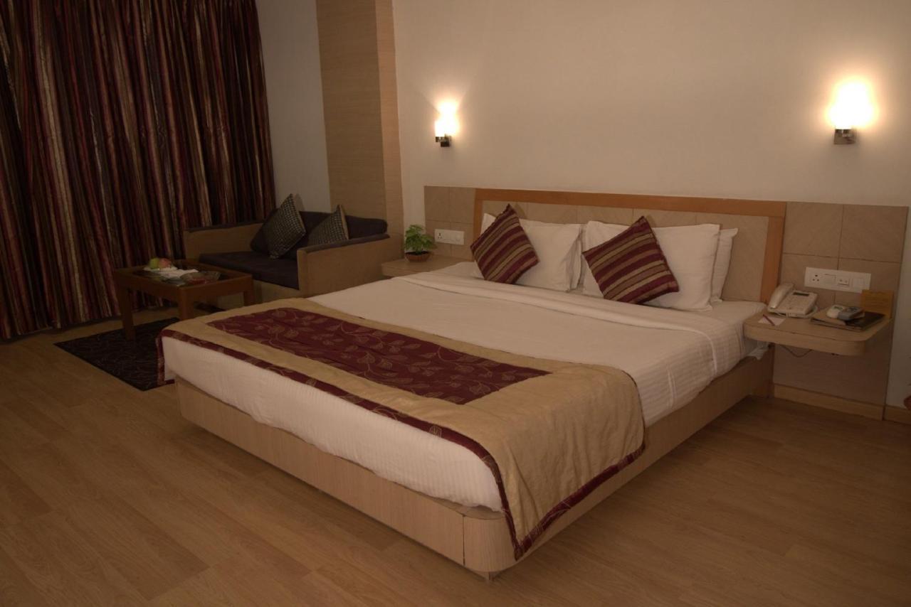 Ira By Orchid Bhubaneswar Hotel Buitenkant foto