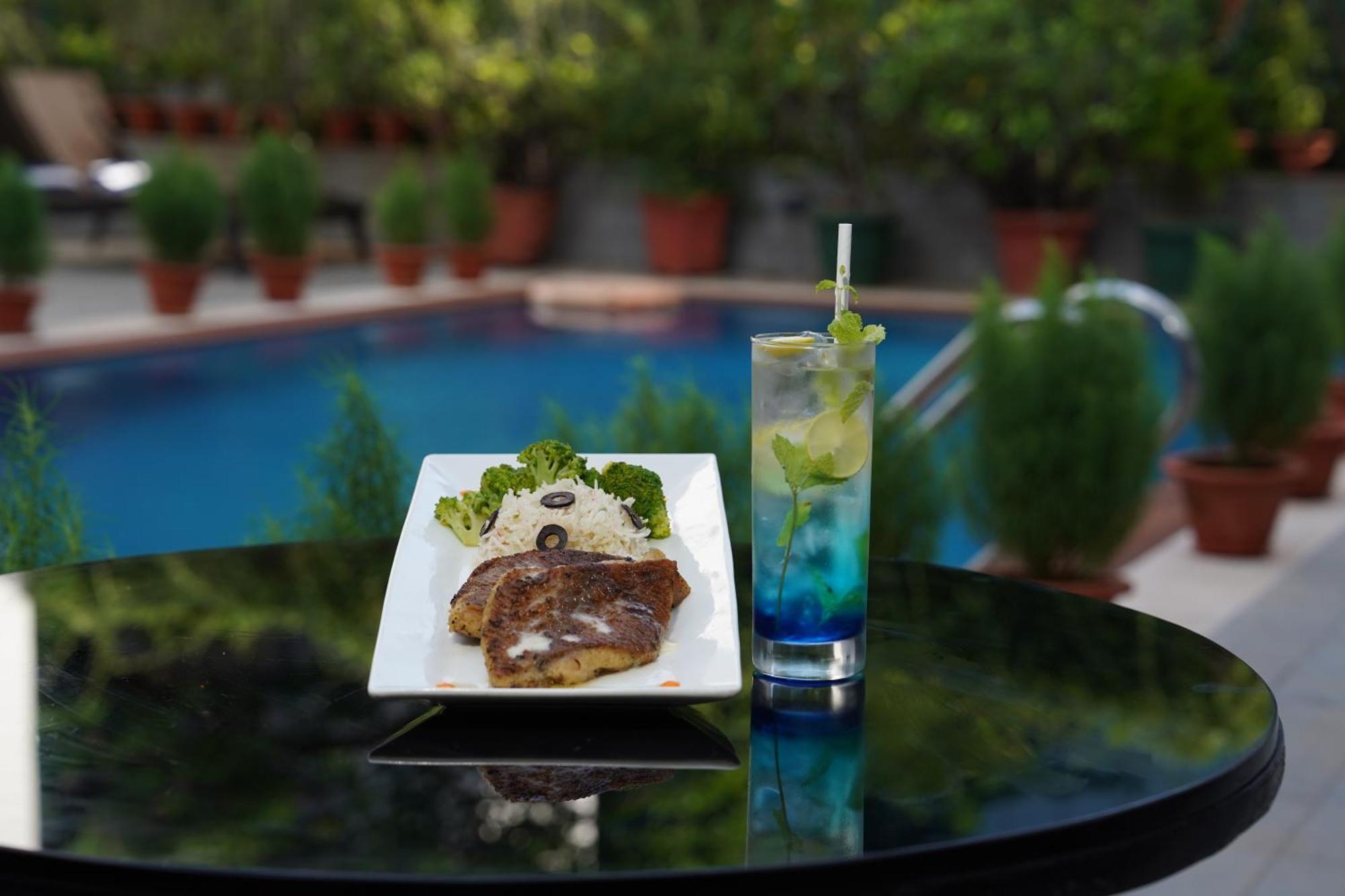 Ira By Orchid Bhubaneswar Hotel Buitenkant foto
