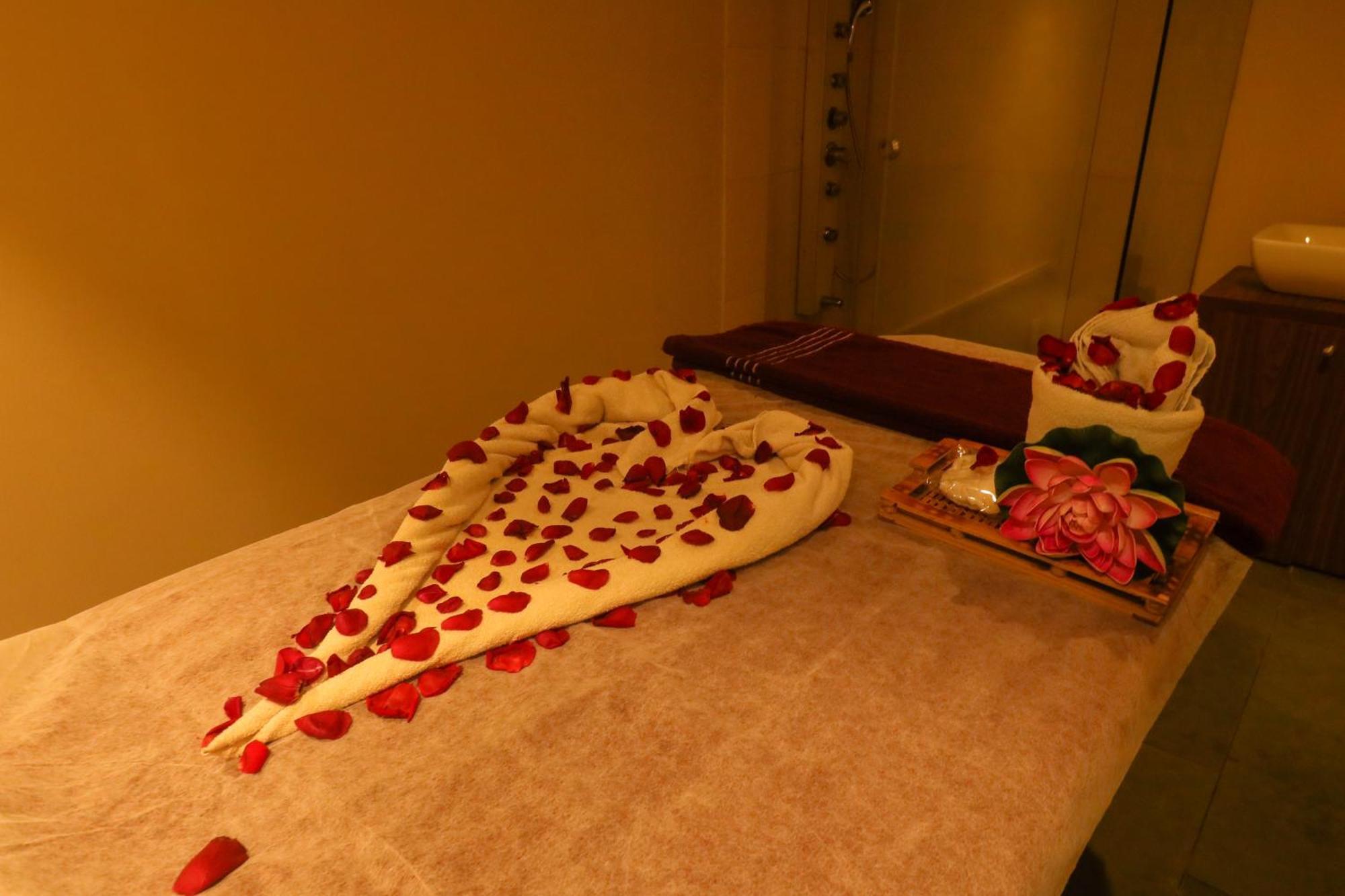 Ira By Orchid Bhubaneswar Hotel Buitenkant foto