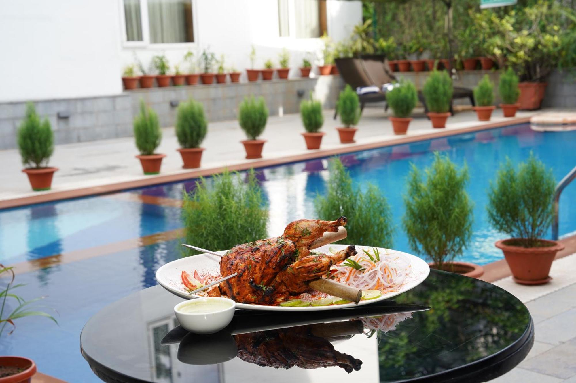 Ira By Orchid Bhubaneswar Hotel Buitenkant foto