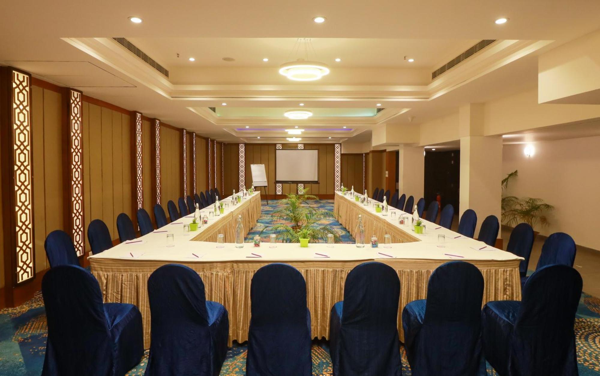 Ira By Orchid Bhubaneswar Hotel Buitenkant foto