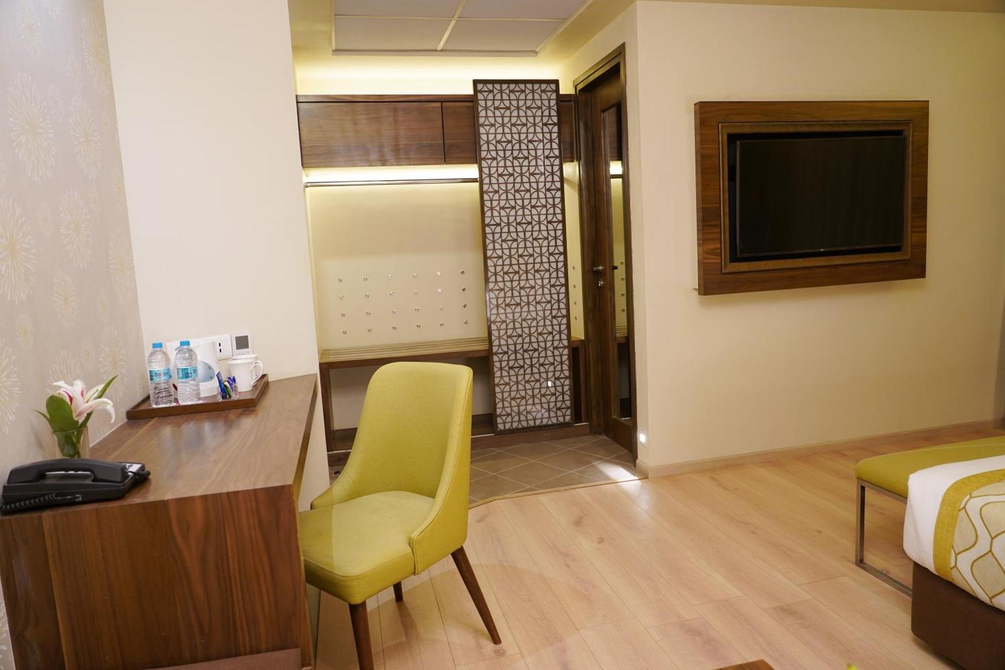 Ira By Orchid Bhubaneswar Hotel Buitenkant foto