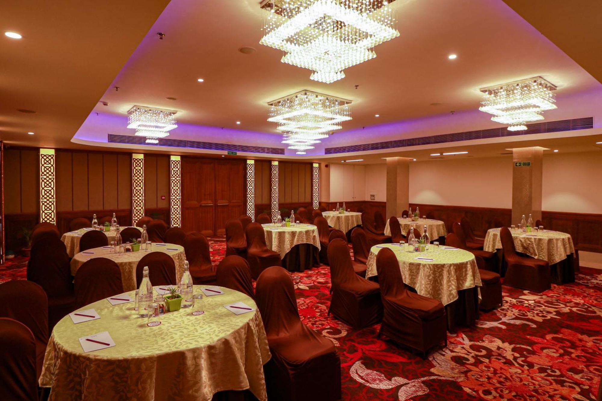 Ira By Orchid Bhubaneswar Hotel Buitenkant foto