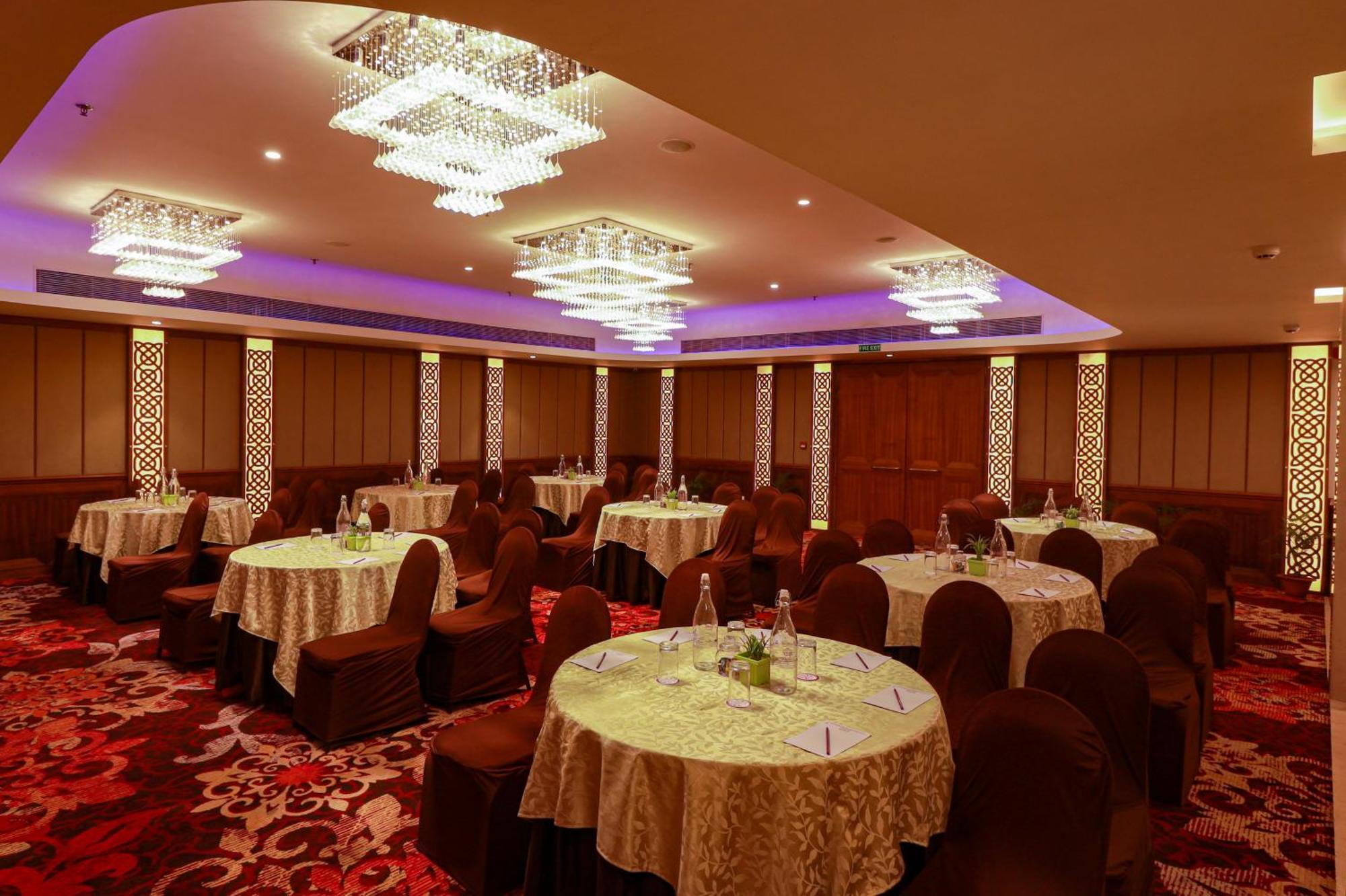 Ira By Orchid Bhubaneswar Hotel Buitenkant foto
