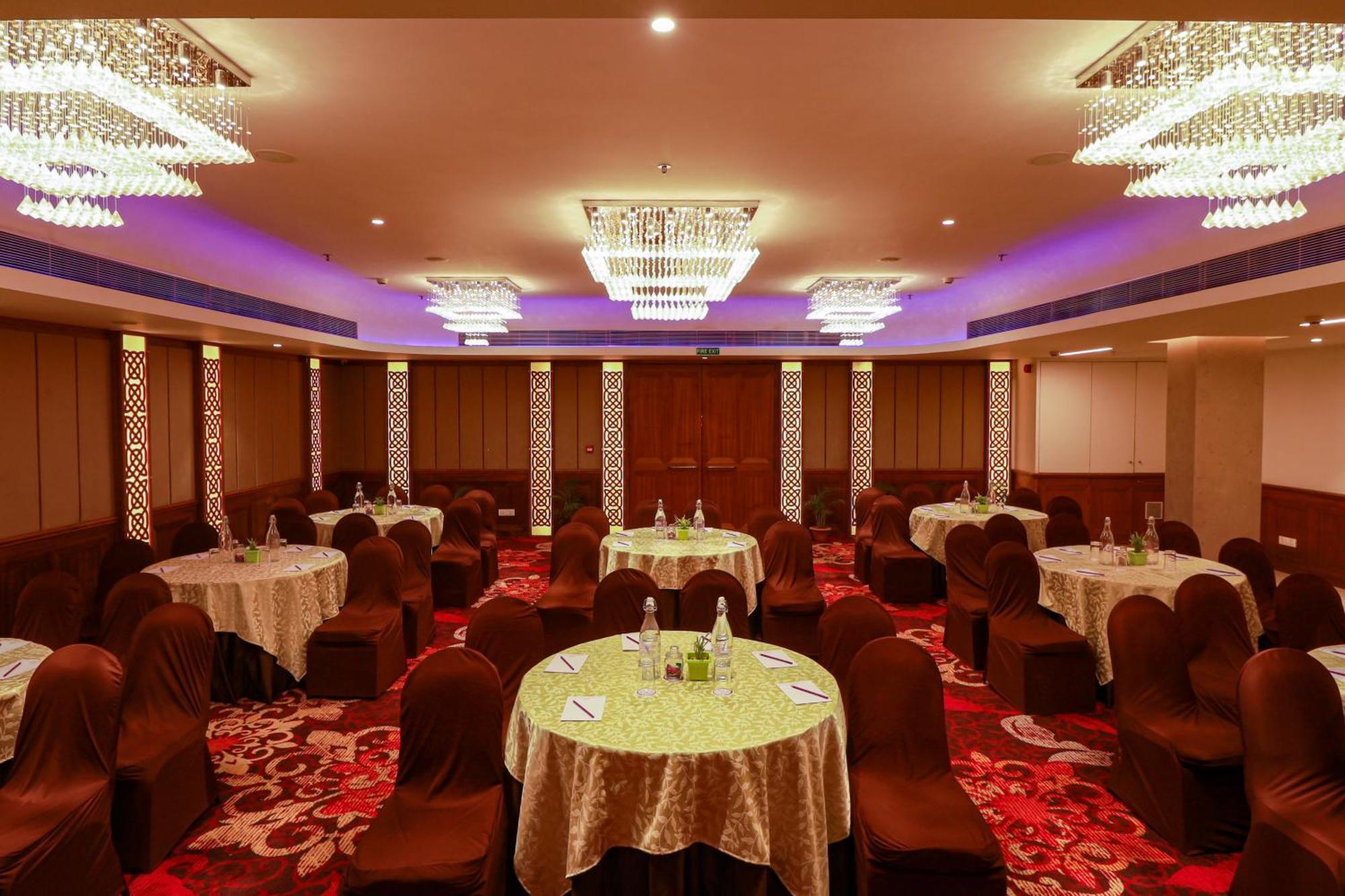 Ira By Orchid Bhubaneswar Hotel Buitenkant foto