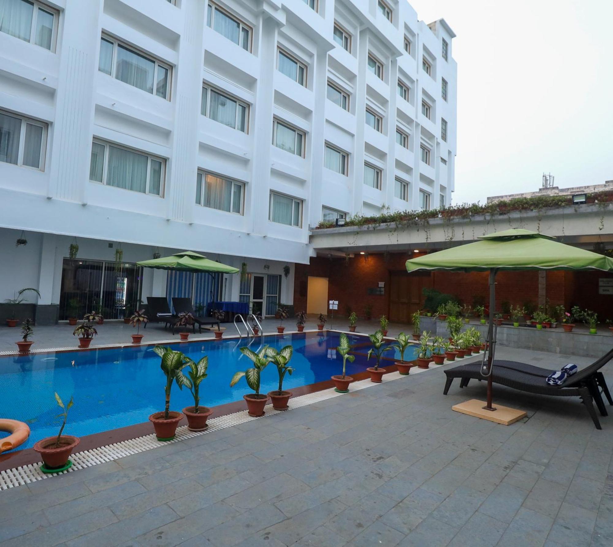 Ira By Orchid Bhubaneswar Hotel Buitenkant foto