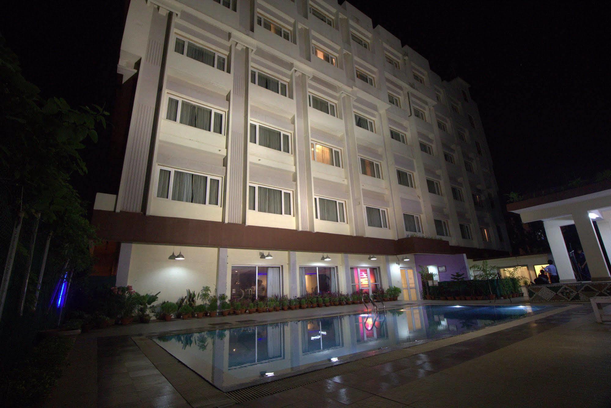 Ira By Orchid Bhubaneswar Hotel Buitenkant foto