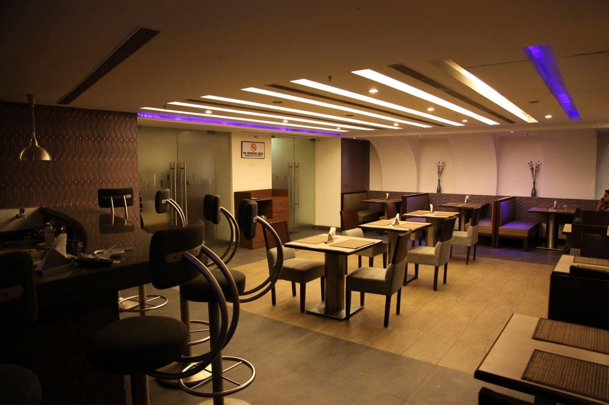Ira By Orchid Bhubaneswar Hotel Buitenkant foto
