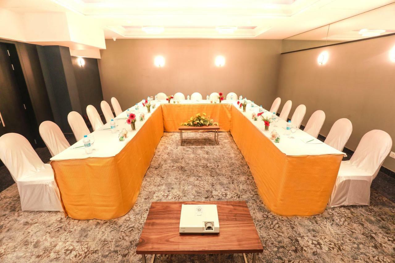 Ira By Orchid Bhubaneswar Hotel Buitenkant foto