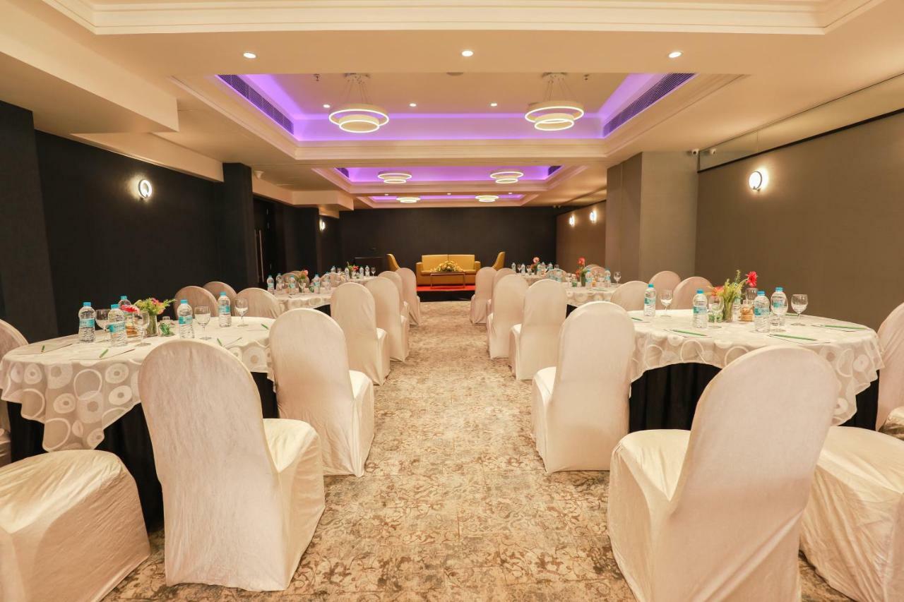 Ira By Orchid Bhubaneswar Hotel Buitenkant foto