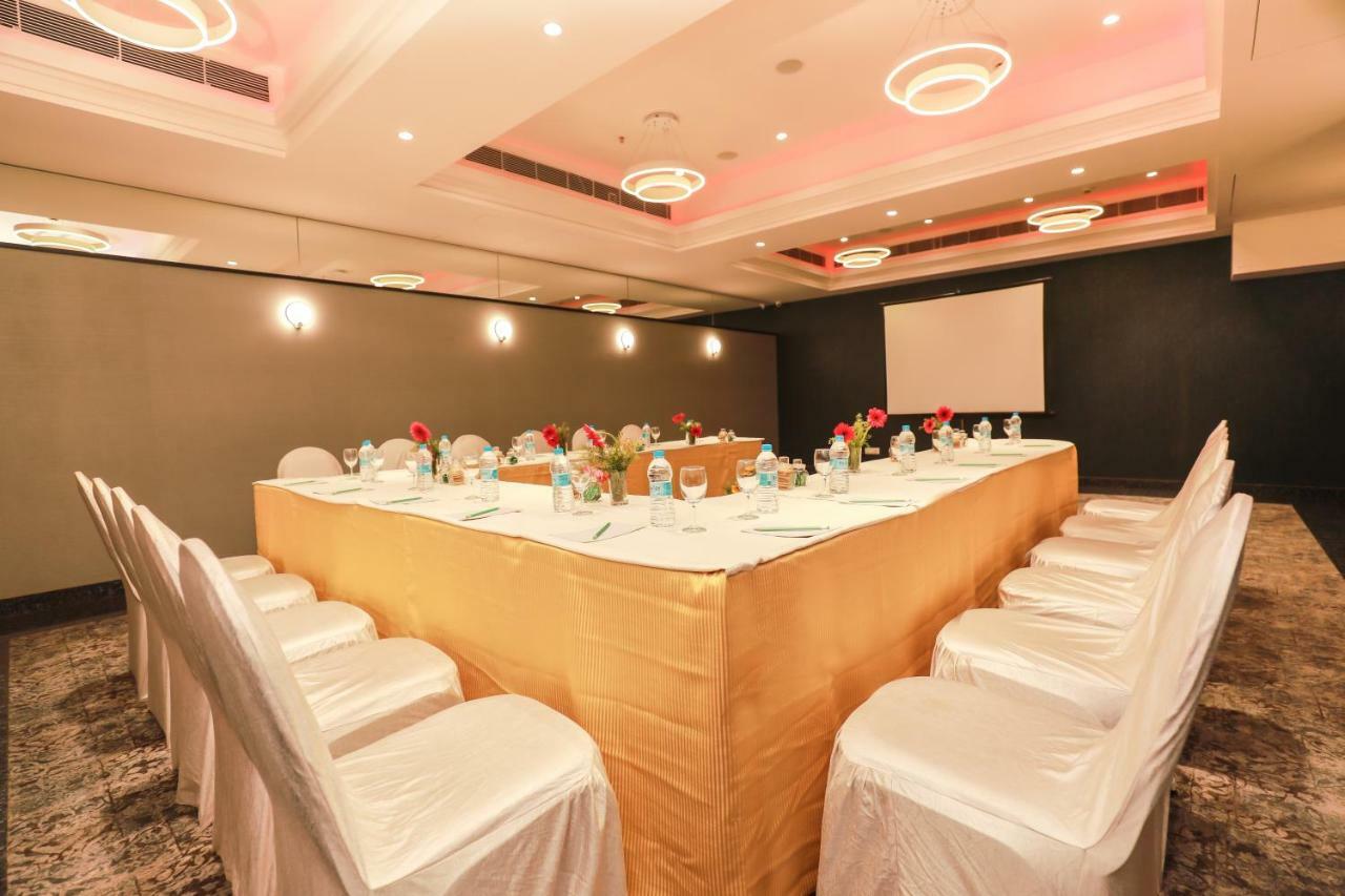 Ira By Orchid Bhubaneswar Hotel Buitenkant foto